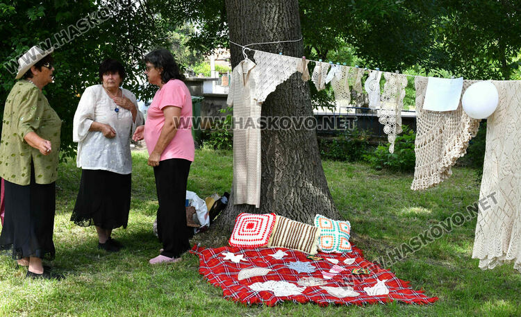 Плетива и стари градски песни в Крум за девета година