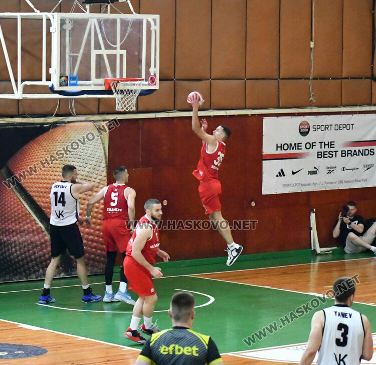 Баскетболистите на Хасково ще спорят за титлата в „А“ група