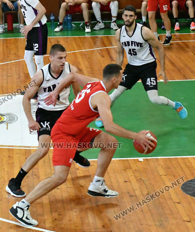 Баскетболистите на Хасково ще спорят за титлата в „А“ група