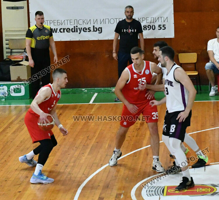 Баскетболистите на Хасково ще спорят за титлата в „А“ група