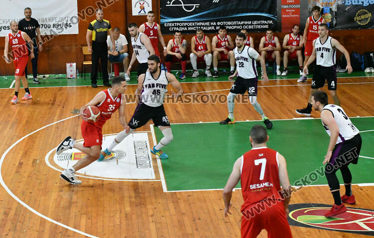 Баскетболистите на Хасково ще спорят за титлата в „А“ група