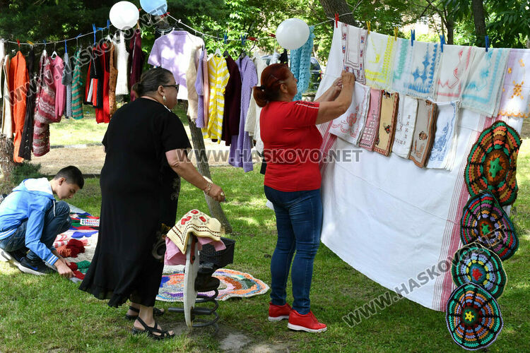Плетива и стари градски песни в Крум за девета година
