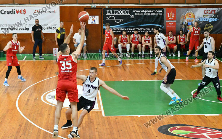 Баскетболистите на Хасково ще спорят за титлата в „А“ група
