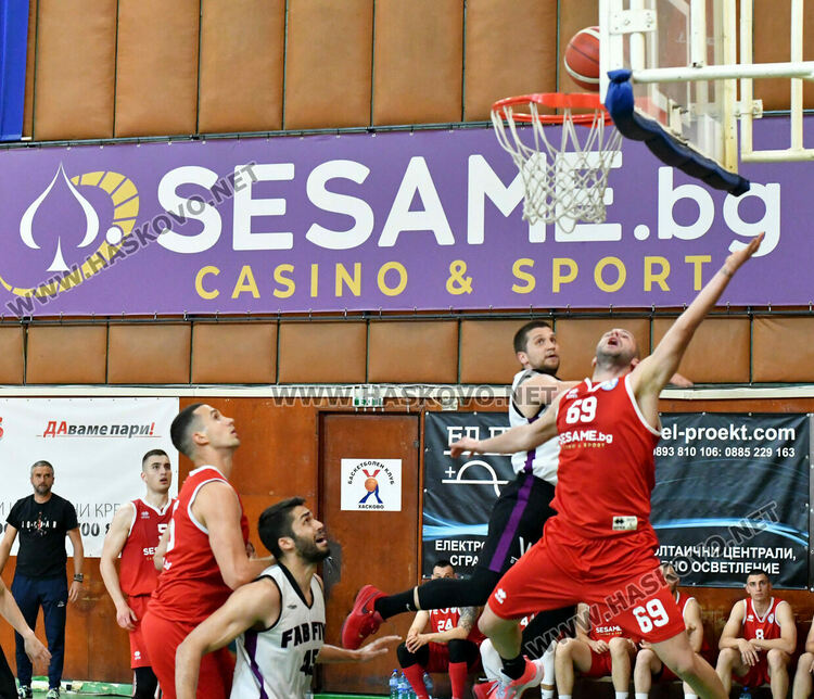 Баскетболистите на Хасково ще спорят за титлата в „А“ група