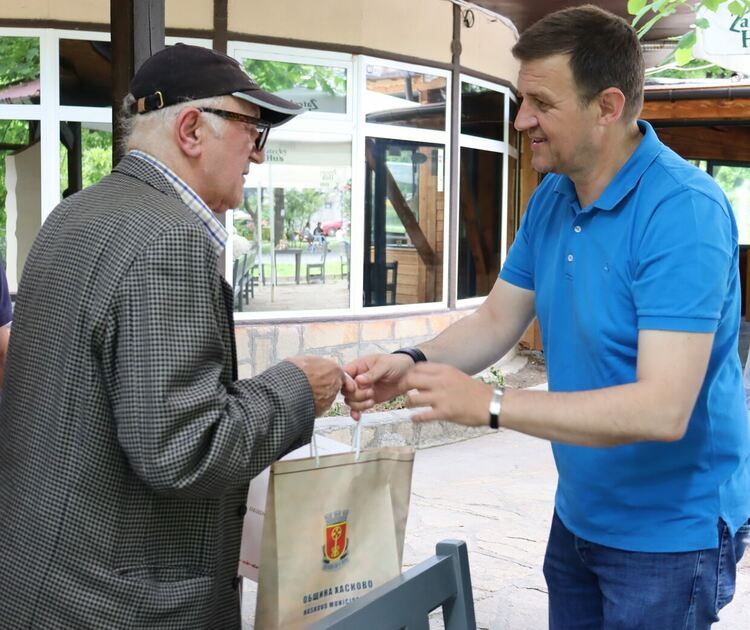 Отличиха футболните легенди от златното поколение в Хасково