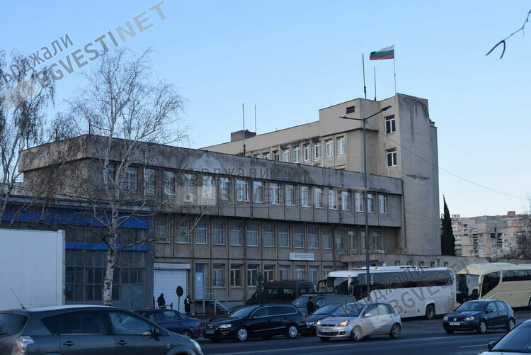 Полагат пътна маркировка,МВР призовава собствениците на автомобили да ги преместят