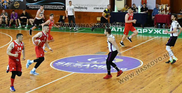 Баскетболистите на Хасково ще спорят за титлата в „А“ група