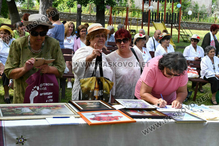 Плетива и стари градски песни в Крум за девета година