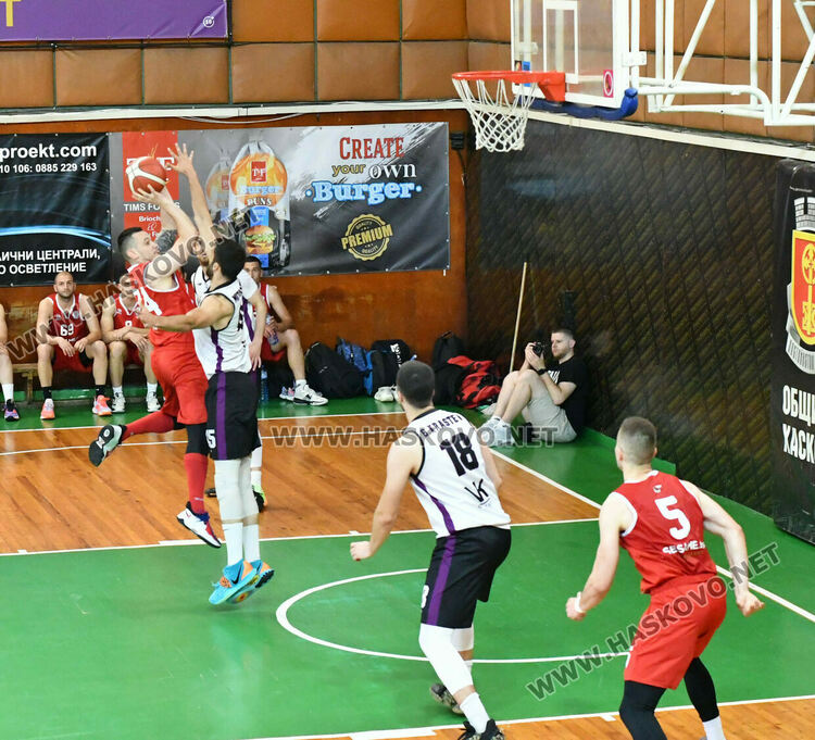 Баскетболистите на Хасково ще спорят за титлата в „А“ група