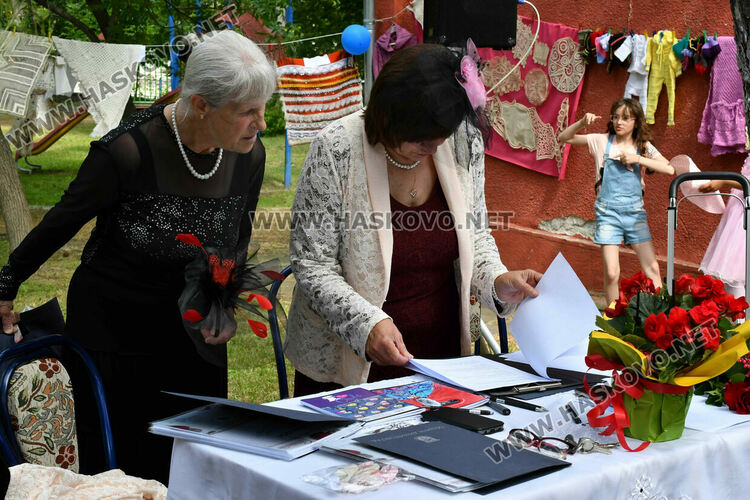 Плетива и стари градски песни в Крум за девета година