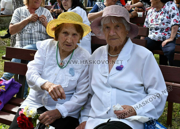 Плетива и стари градски песни в Крум за девета година