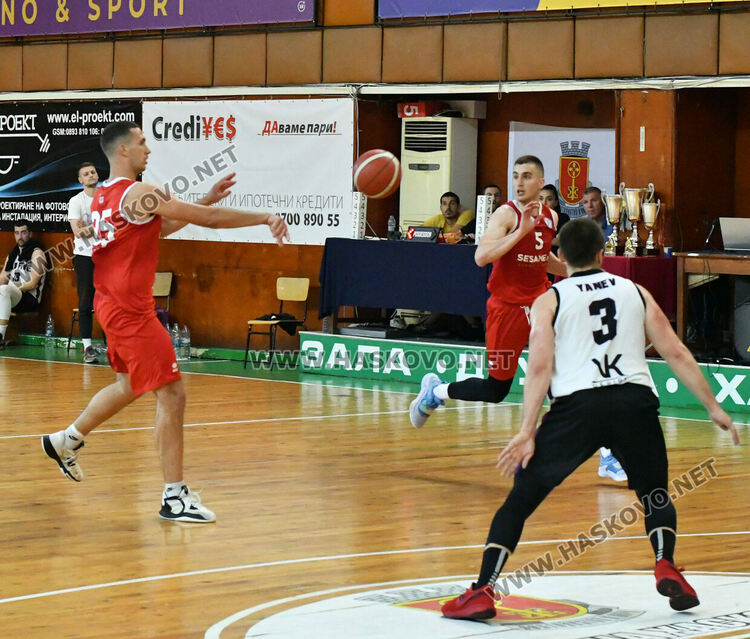 Баскетболистите на Хасково ще спорят за титлата в „А“ група