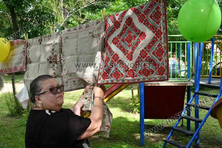 Плетива и стари градски песни в Крум за девета година