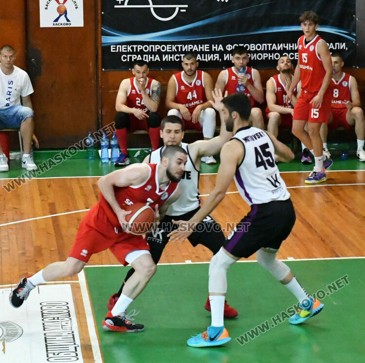 Баскетболистите на Хасково ще спорят за титлата в „А“ група