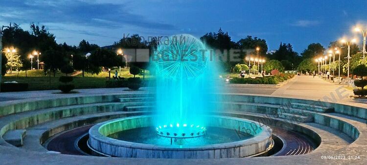 Шадраванът в парк "Арпезос Север" вече е огрян с разноцветни светлини