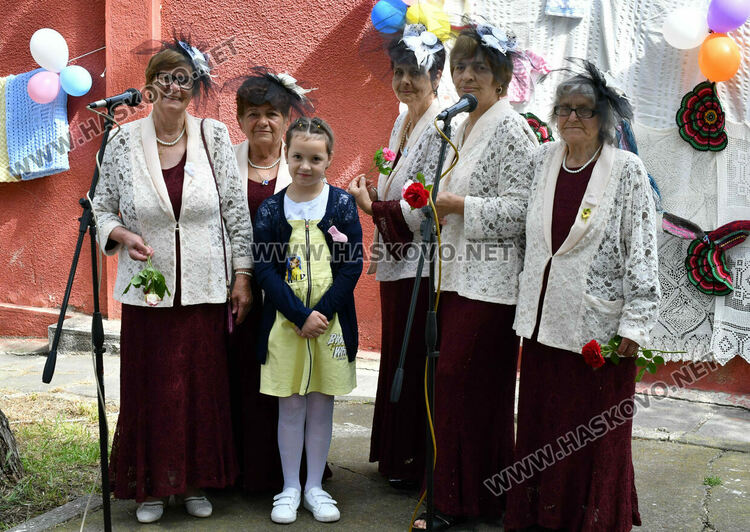 Плетива и стари градски песни в Крум за девета година
