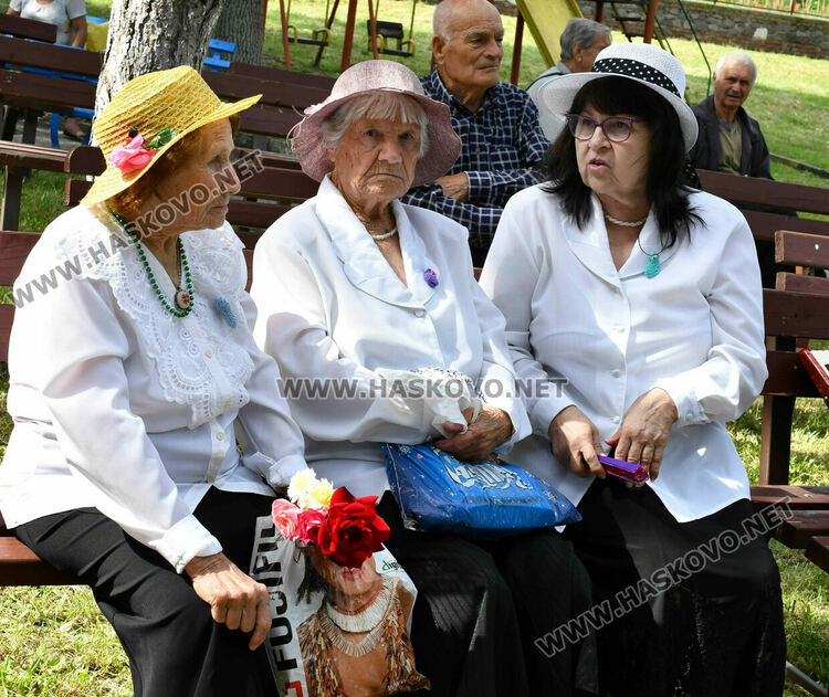 Плетива и стари градски песни в Крум за девета година
