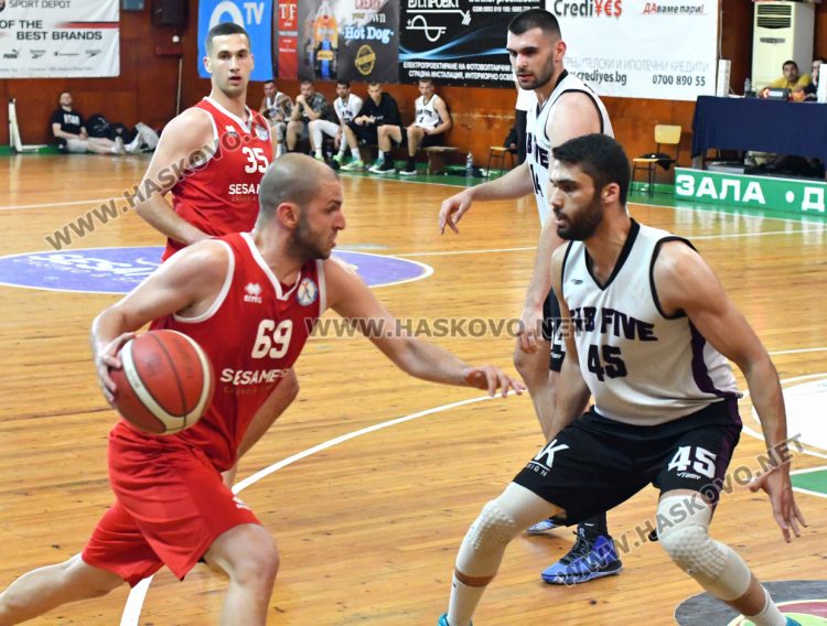 Баскетболистите на Хасково ще спорят за титлата в „А“ група