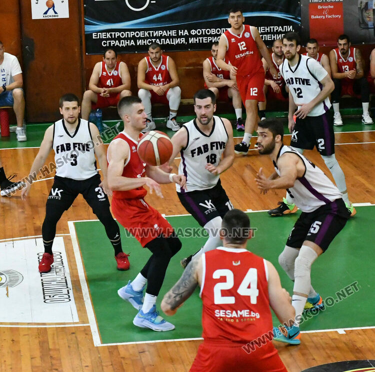 Баскетболистите на Хасково ще спорят за титлата в „А“ група