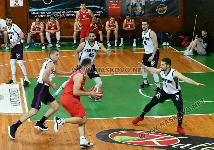 Баскетболистите на Хасково ще спорят за титлата в „А“ група