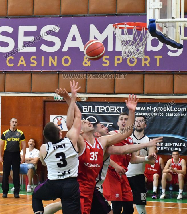 Баскетболистите на Хасково ще спорят за титлата в „А“ група