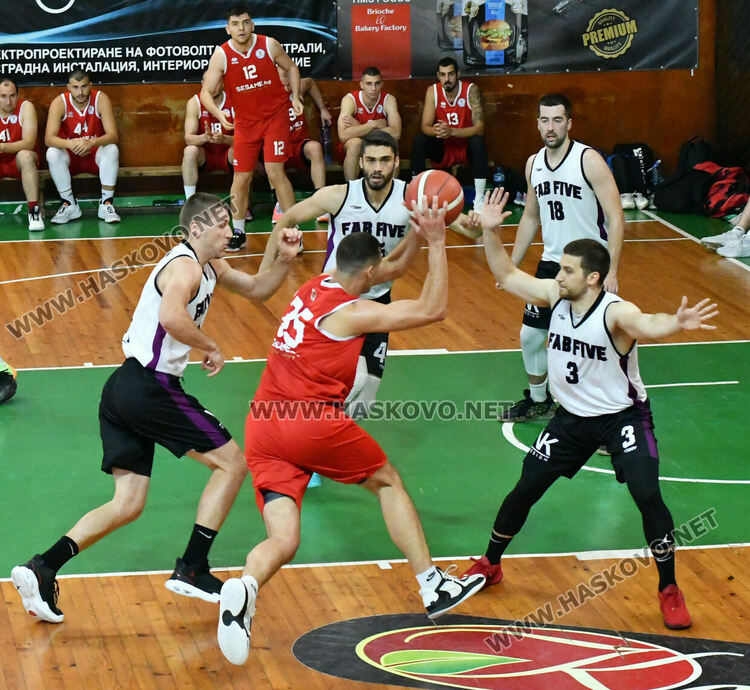 Баскетболистите на Хасково ще спорят за титлата в „А“ група