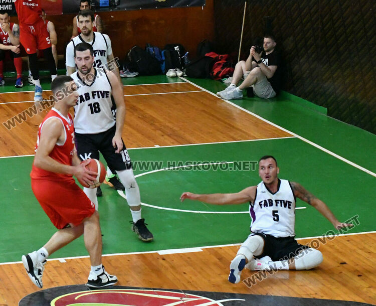 Баскетболистите на Хасково ще спорят за титлата в „А“ група