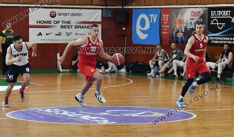 Баскетболистите на Хасково ще спорят за титлата в „А“ група