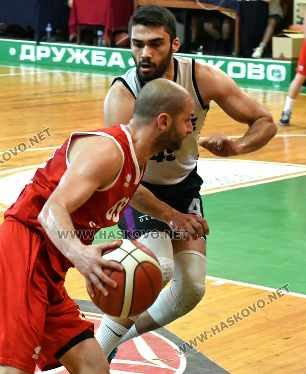 Баскетболистите на Хасково ще спорят за титлата в „А“ група