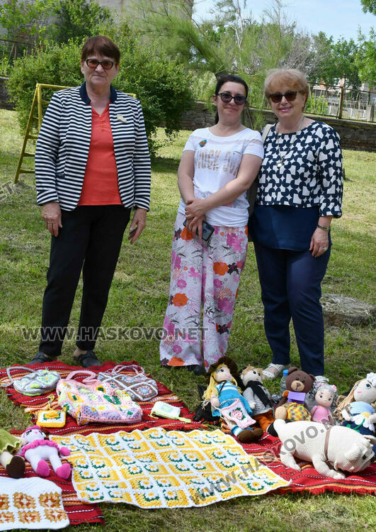 Плетива и стари градски песни в Крум за девета година