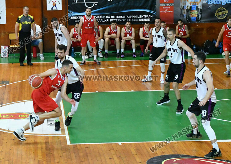 Баскетболистите на Хасково ще спорят за титлата в „А“ група