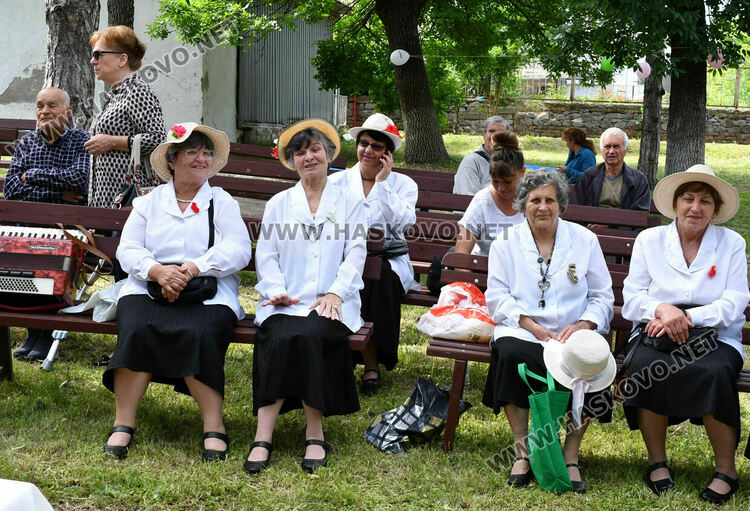 Плетива и стари градски песни в Крум за девета година