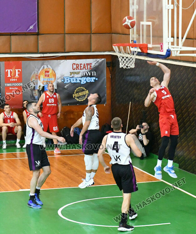Баскетболистите на Хасково ще спорят за титлата в „А“ група