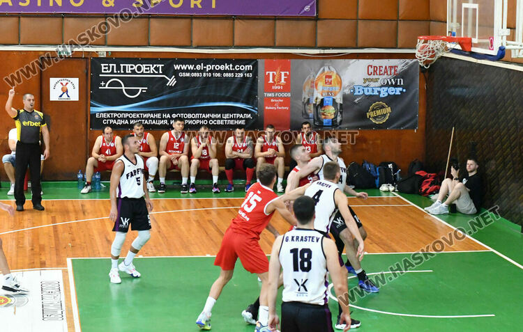 Баскетболистите на Хасково ще спорят за титлата в „А“ група