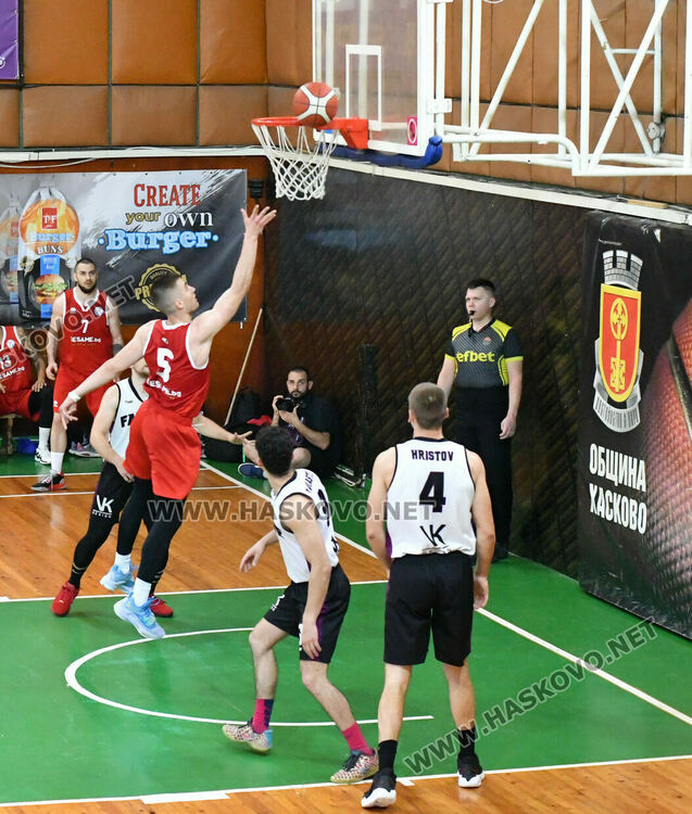 Баскетболистите на Хасково ще спорят за титлата в „А“ група