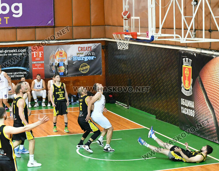 Баскетболистите на Хасково спечелиха сребърните медали в „А“ група