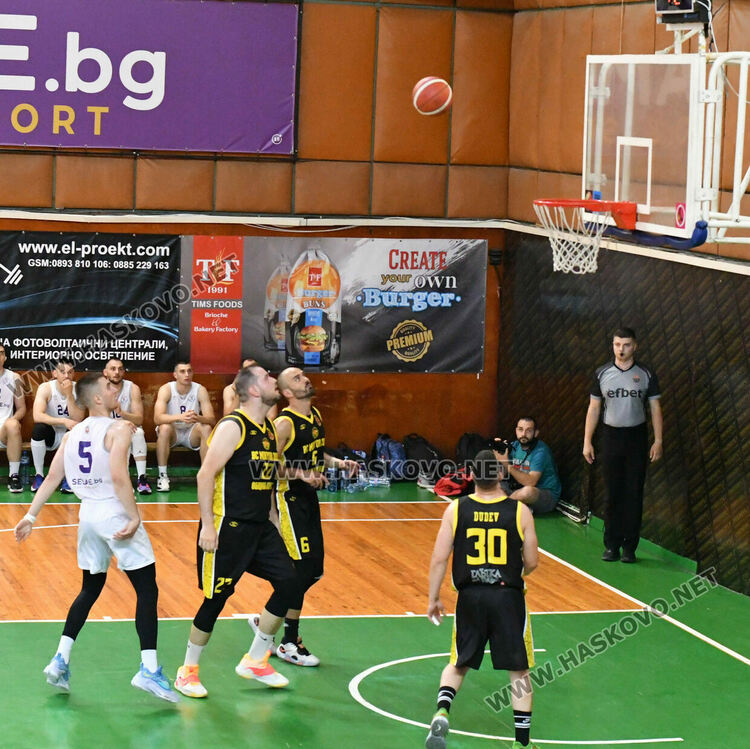 Баскетболистите на Хасково спечелиха сребърните медали в „А“ група