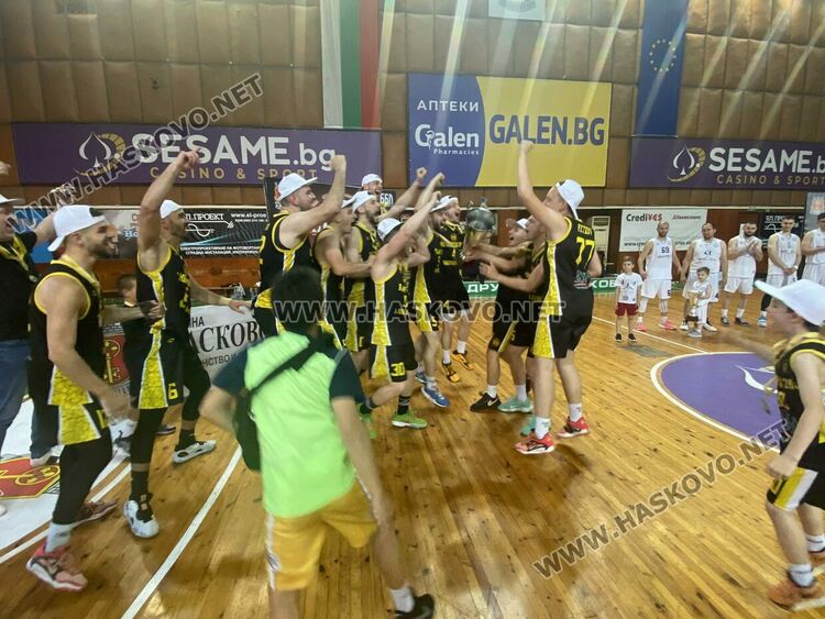 Баскетболистите на Хасково спечелиха сребърните медали в „А“ група