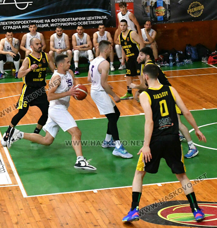 Баскетболистите на Хасково спечелиха сребърните медали в „А“ група