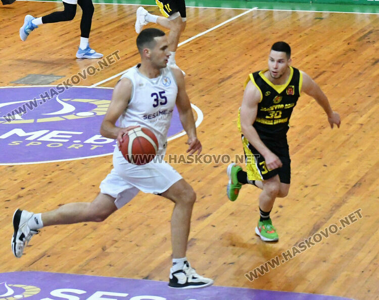 Баскетболистите на Хасково спечелиха сребърните медали в „А“ група