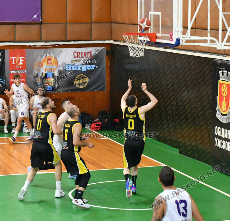 Баскетболистите на Хасково спечелиха сребърните медали в „А“ група