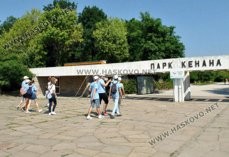 Слънце и облаци се редуват в неделя, но остава топло