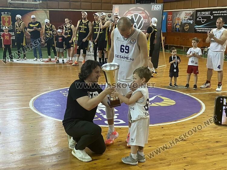 Баскетболистите на Хасково спечелиха сребърните медали в „А“ група