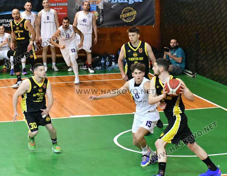 Баскетболистите на Хасково спечелиха сребърните медали в „А“ група