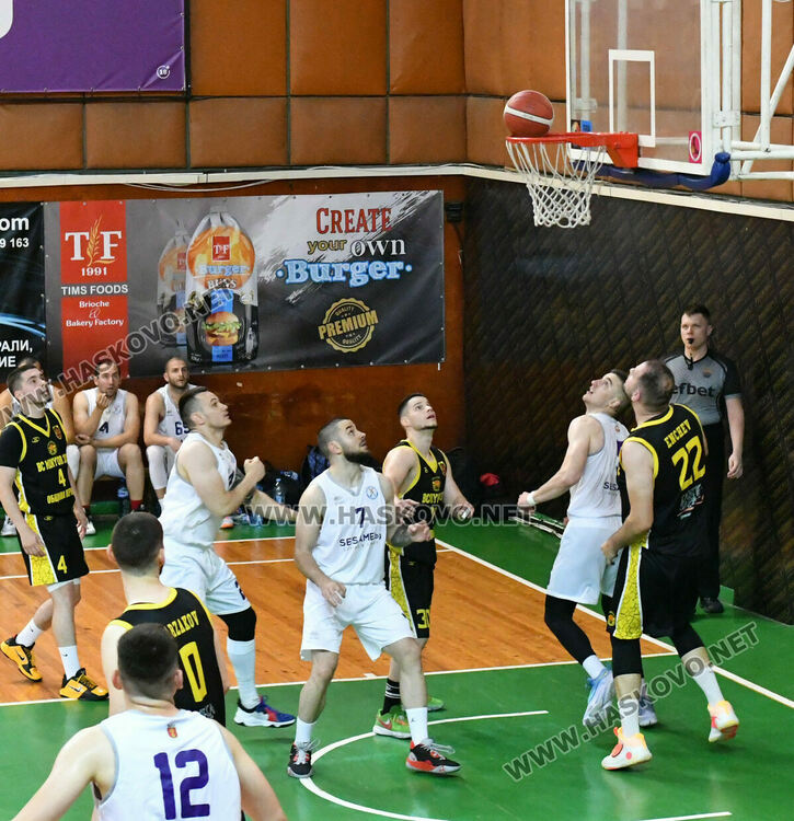 Баскетболистите на Хасково спечелиха сребърните медали в „А“ група