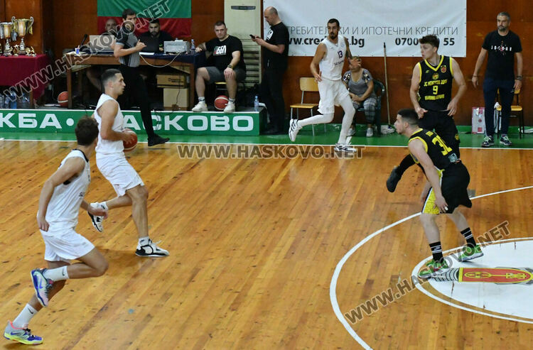 Баскетболистите на Хасково спечелиха сребърните медали в „А“ група