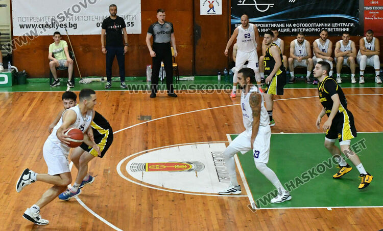 Баскетболистите на Хасково спечелиха сребърните медали в „А“ група