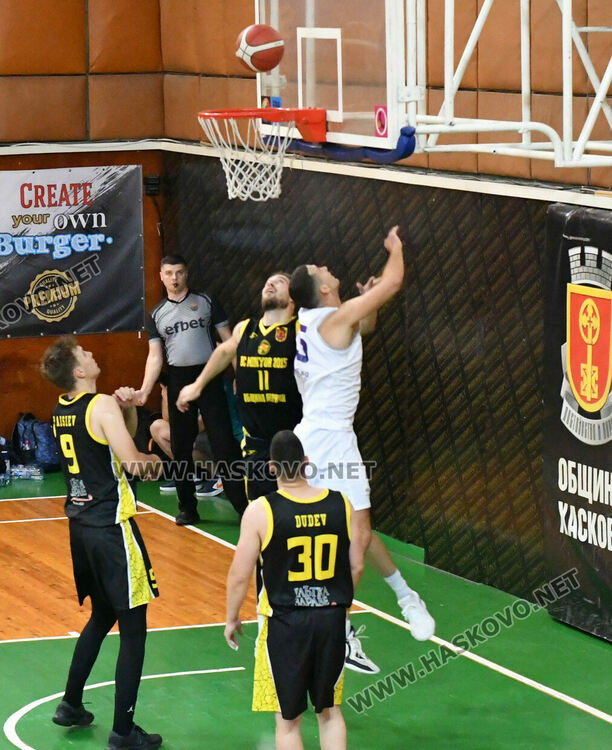 Баскетболистите на Хасково спечелиха сребърните медали в „А“ група