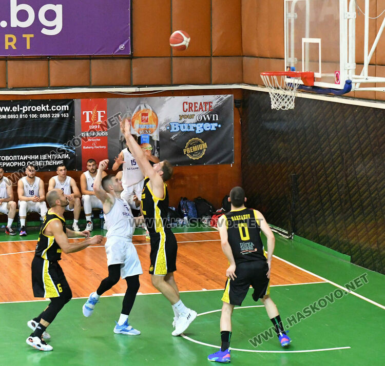 Баскетболистите на Хасково спечелиха сребърните медали в „А“ група