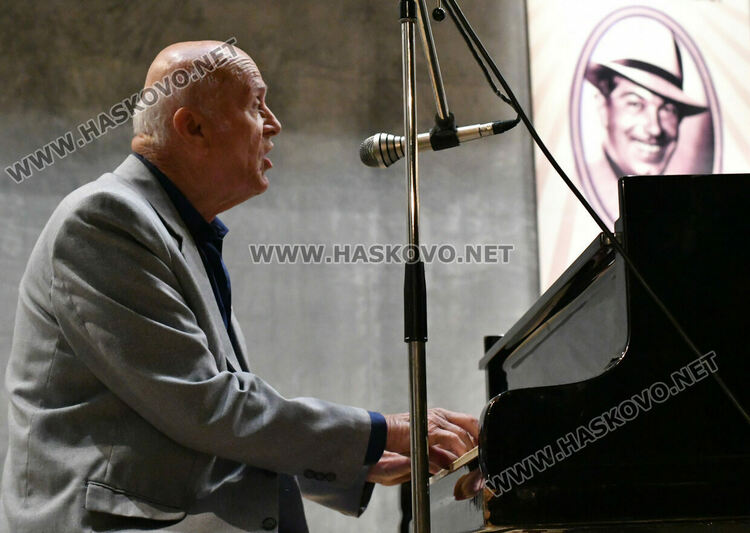 Откриха Националния конкурс-фестивал „С песните на Ари“